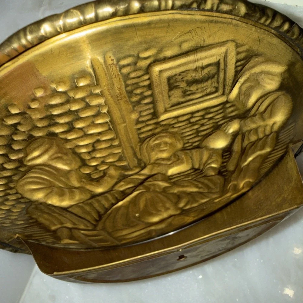Vintage Wall Pocket Round Brass English Pub Scene Made in England 6